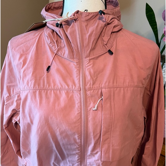 BNWT Fjallraven High Coast Wind Jacket - Dusty Rose. Large - Picture 6 of 12